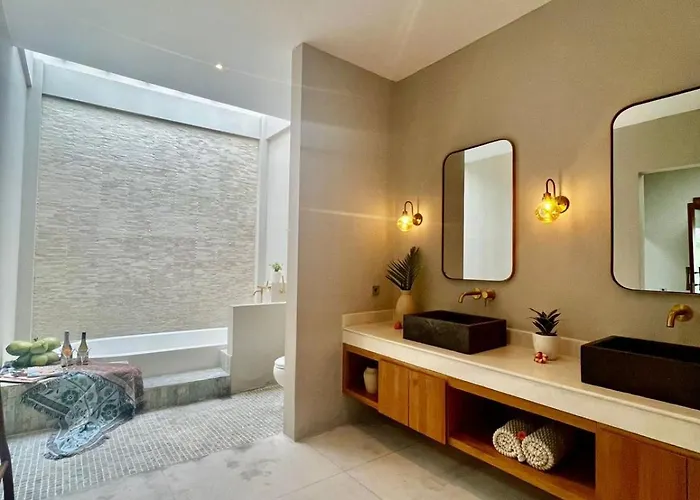 2 Bedroom Near Villa *