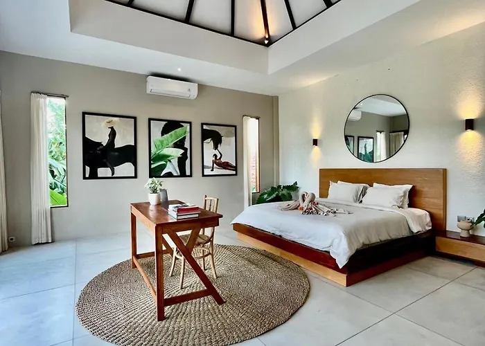 2 Bedroom Near Villa *